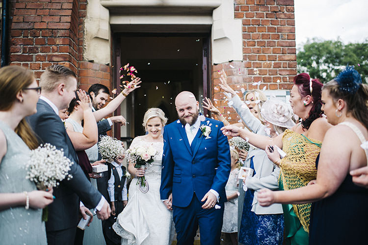 Confetti Throw Mint Green Natural Wedding https://www.kerrywoodsphotography.com/