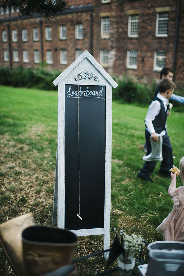 Fete Games Mint Green Natural Wedding https://www.kerrywoodsphotography.com/