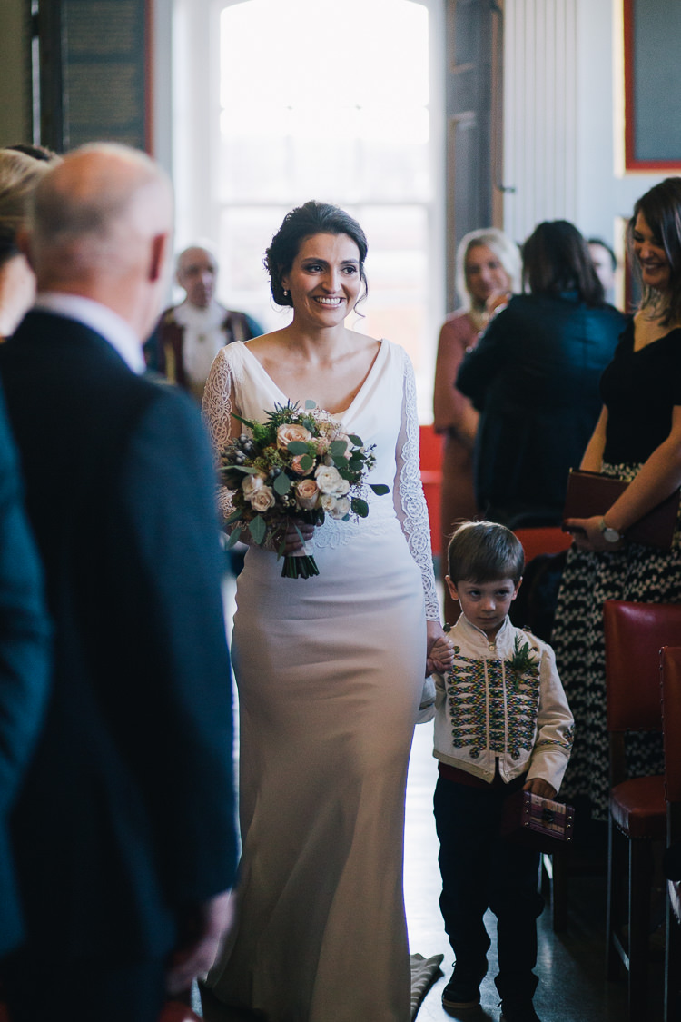 Elegant Cosy Winter Wedding http://www.traversandbrown.co.uk/