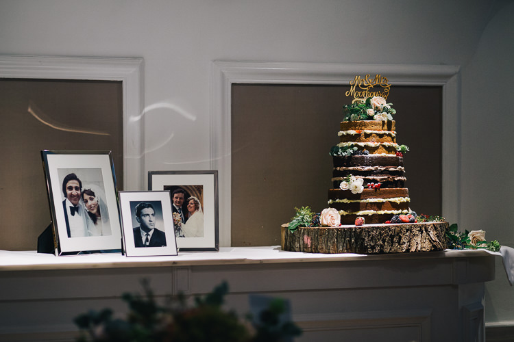 Naked Cake Sponge Victoria Topper Log Elegant Cosy Winter Wedding http://www.traversandbrown.co.uk/