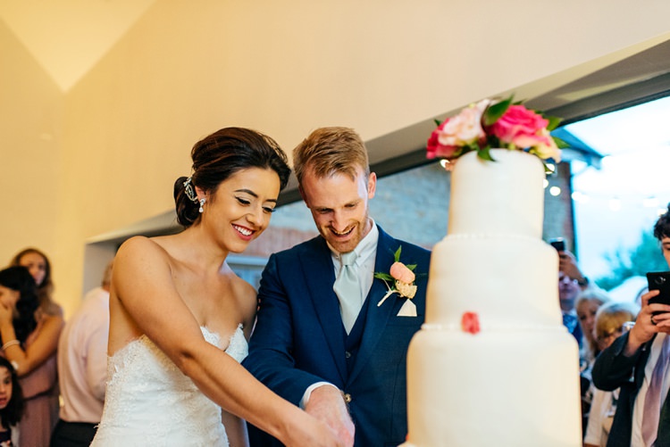 Elegant Stylish Floral Wedding http://www.jordannamarston.com/