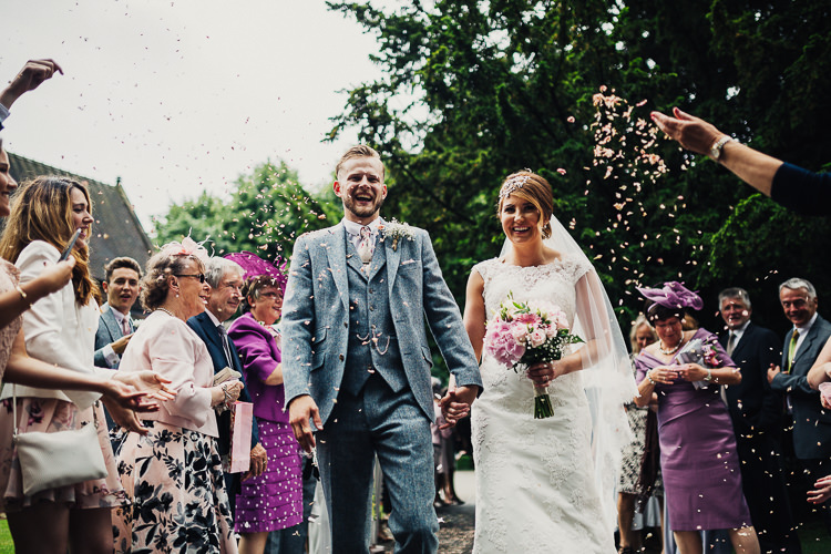 Confetti Throw Quirky Crafty Rustic Barn Wedding http://www.stevebridgwoodphotography.co.uk/