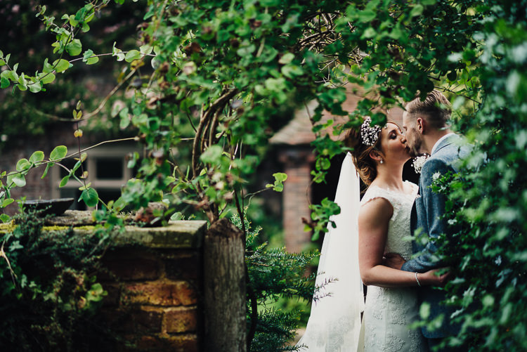 Quirky Crafty Rustic Barn Wedding http://www.stevebridgwoodphotography.co.uk/