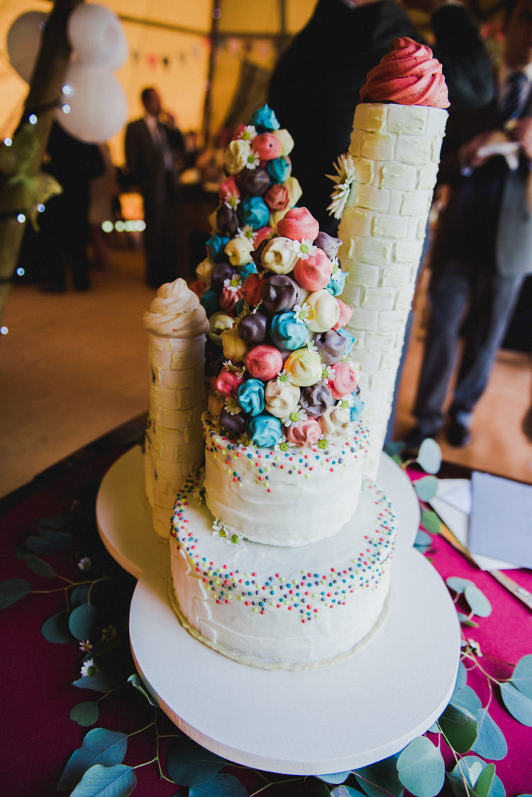 Cake Harry Potter Hogwarts Confetti Multicoloured Crafty Carnival Wedding http://alicethecamera.co.uk/