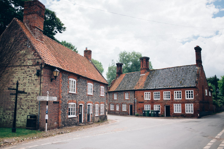 Pretty Quintessential English Country Garden Wedding http://blondiephotography.co.uk/