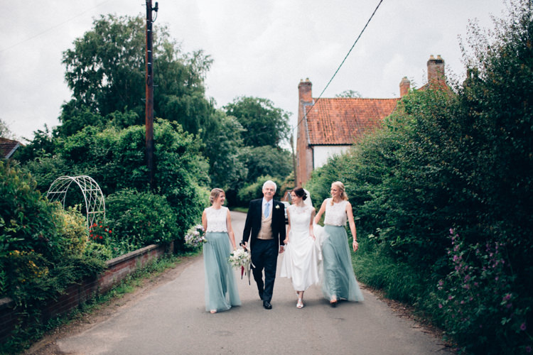 Pretty Quintessential English Country Garden Wedding http://blondiephotography.co.uk/