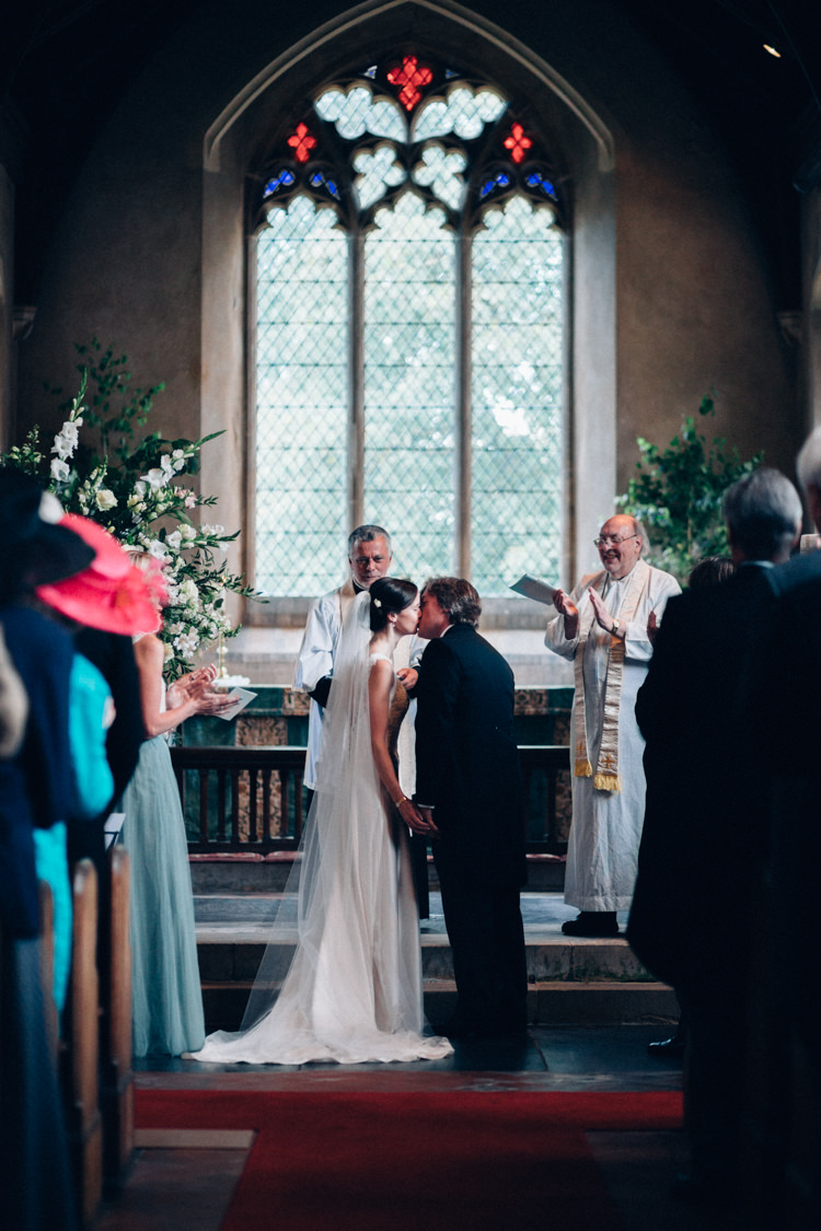 Pretty Quintessential English Country Garden Wedding http://blondiephotography.co.uk/