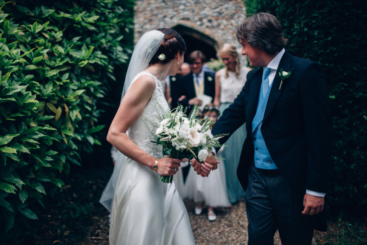 Pretty Quintessential English Country Garden Wedding http://blondiephotography.co.uk/