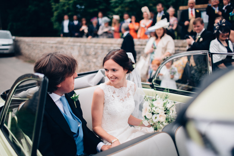 Pretty Quintessential English Country Garden Wedding http://blondiephotography.co.uk/