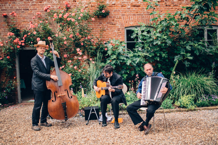 Pretty Quintessential English Country Garden Wedding http://blondiephotography.co.uk/
