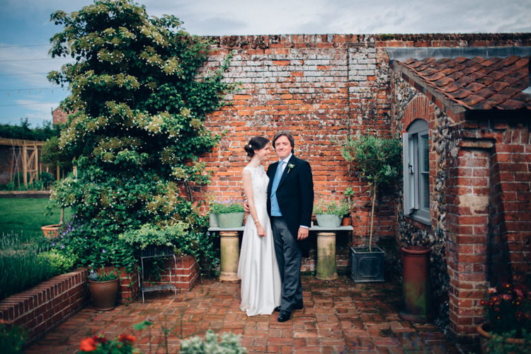 Pretty Quintessential English Country Garden Wedding http://blondiephotography.co.uk/