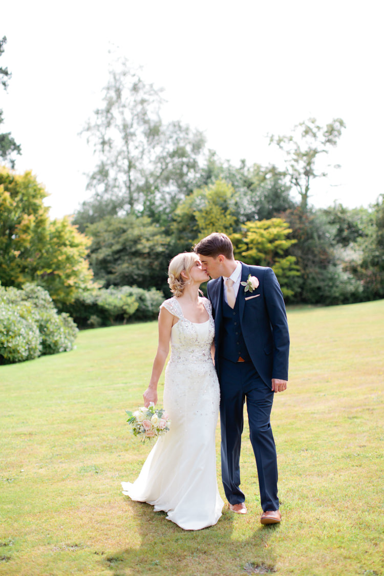 Pretty Pink Garden Party Wedding http://www.helencawtephotographyblog.com/