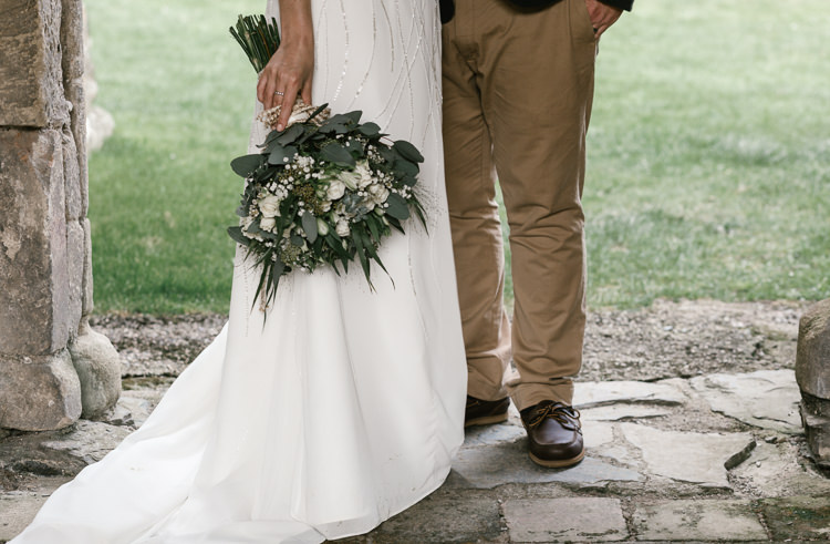 Natural Sage Green Farm Wedding https://www.loveluella.co.uk/