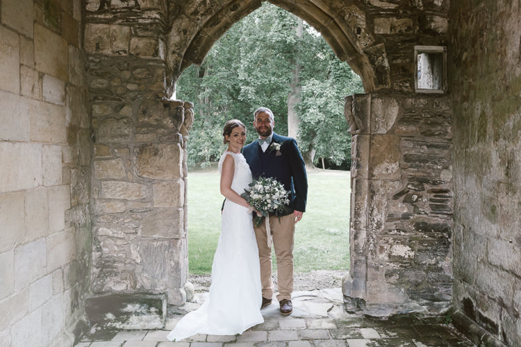 Natural Sage Green Farm Wedding https://www.loveluella.co.uk/