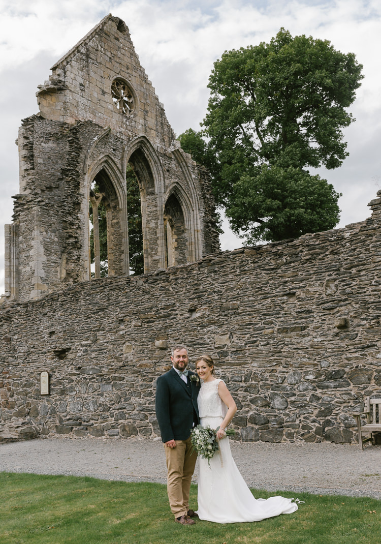 Natural Sage Green Farm Wedding https://www.loveluella.co.uk/