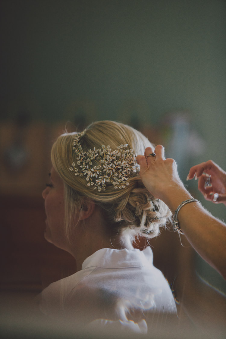 Hair Style Bride Bridal Accessory Band Chic Rustic Grey Barn Wedding http://www.kevelkinsphotography.co.uk/ 