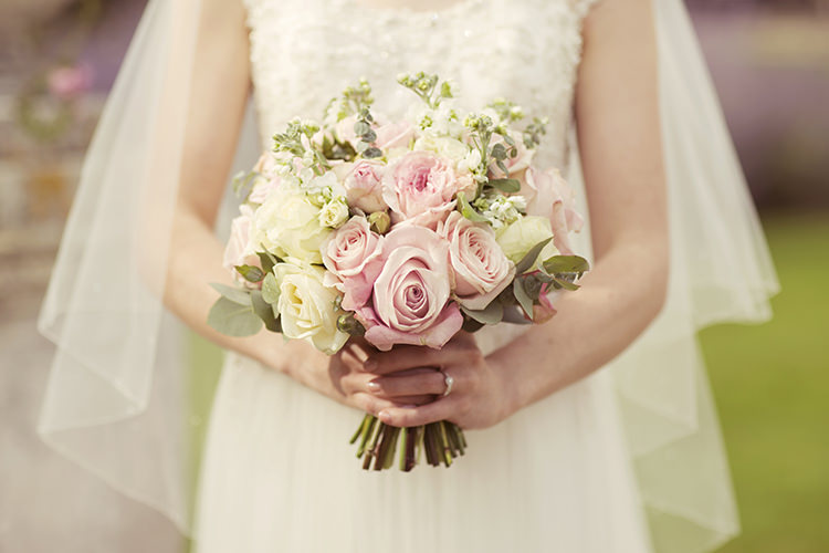 Cream Roses Bride Bridal Bouquet Elegant Romantic Classic Pink Wedding http://www.rebeccaweddingphotography.co.uk/