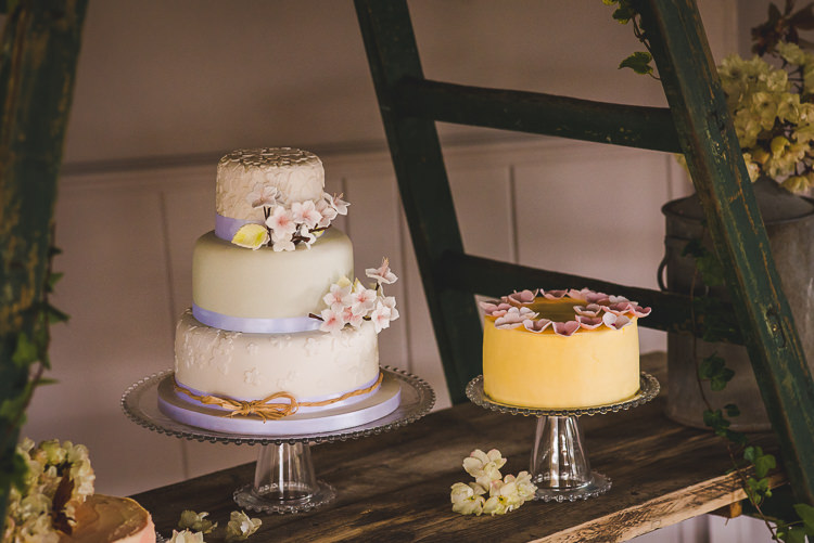 Floral Cakes Pretty Magical Spring Bluebell Woodland Wedding Ideas http://helinebekker.co.uk/