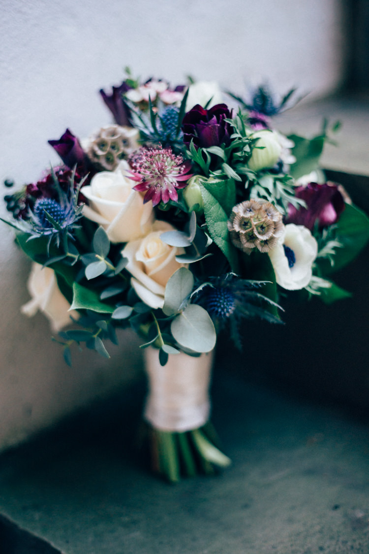 Bouquet Greenery Rose Heartwarming Festive Winter Wedding http://www.nikkivandermolen.com/