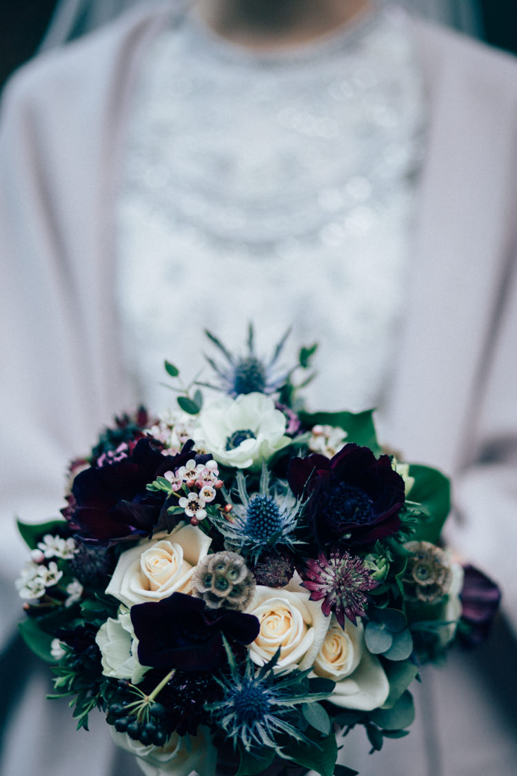 Bouquet Greenery Thistle Heartwarming Festive Winter Wedding http://www.nikkivandermolen.com/ 