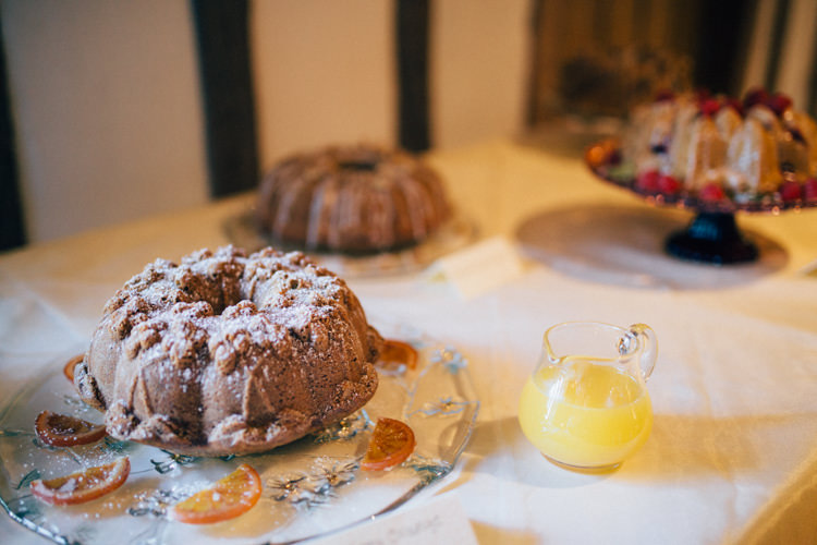 Bundt Cake Heartwarming Festive Winter Wedding http://www.nikkivandermolen.com/