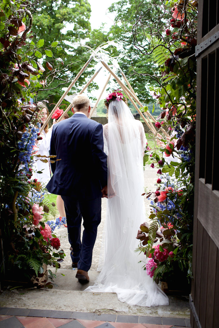 Floral Artistic Farm Wedding, image size:750x1125