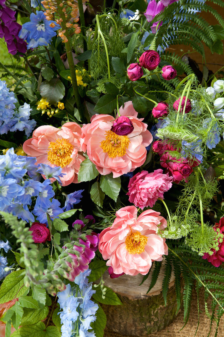 Peonies Roses Flowers Display Log Floral Artistic Farm Wedding http://elizabetharmitage.com/