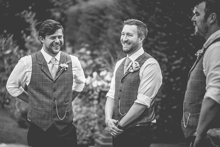 Homespun Fun Country Barn Wedding http://storyandcolour.co.uk/