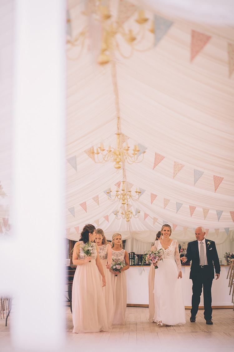 Homespun Fun Country Barn Wedding http://storyandcolour.co.uk/