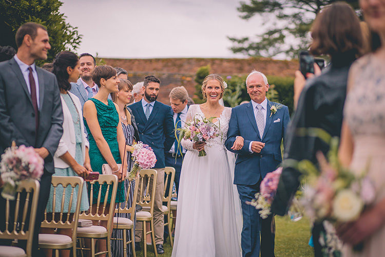 Homespun Fun Country Barn Wedding http://storyandcolour.co.uk/
