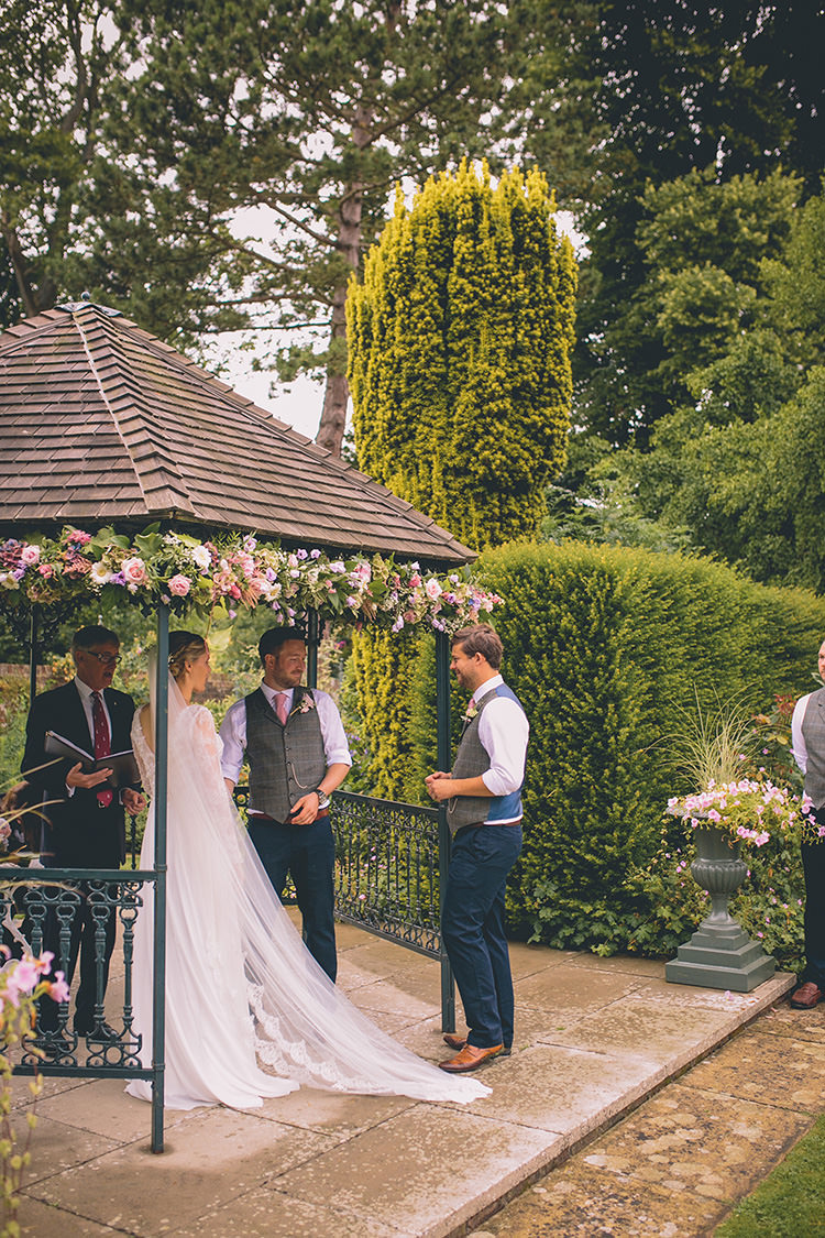 Outdoor Ceremony Garden Kent Swarling Manor Homespun Fun Country Barn Wedding http://storyandcolour.co.uk/