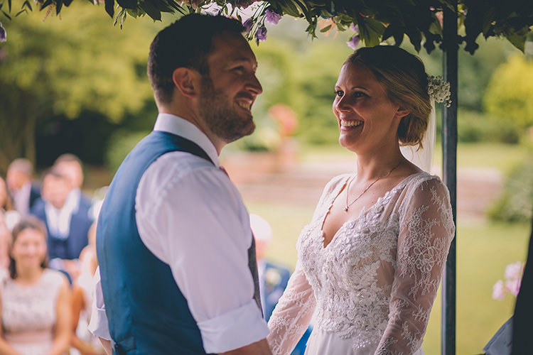 Homespun Fun Country Barn Wedding http://storyandcolour.co.uk/