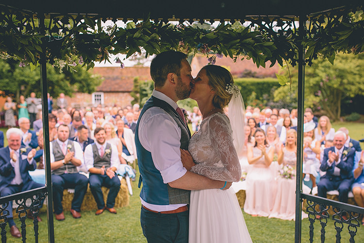 Homespun Fun Country Barn Wedding http://storyandcolour.co.uk/