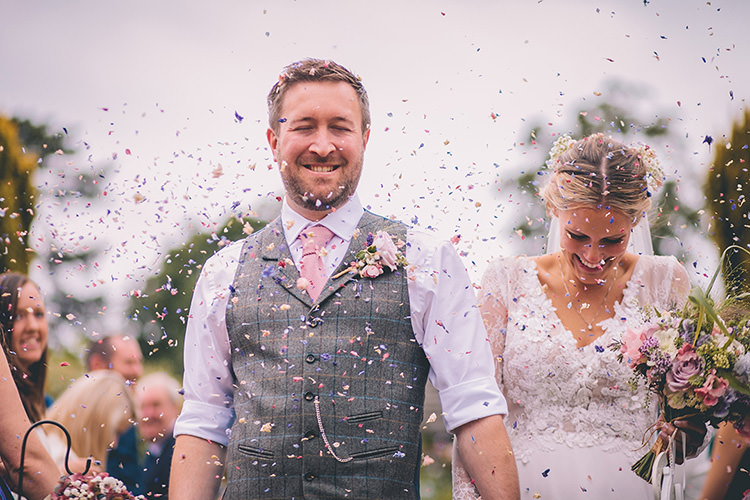 Confetti Throw Petals Homespun Fun Country Barn Wedding http://storyandcolour.co.uk/
