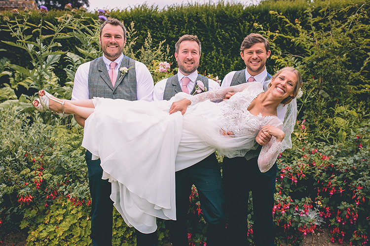Homespun Fun Country Barn Wedding http://storyandcolour.co.uk/