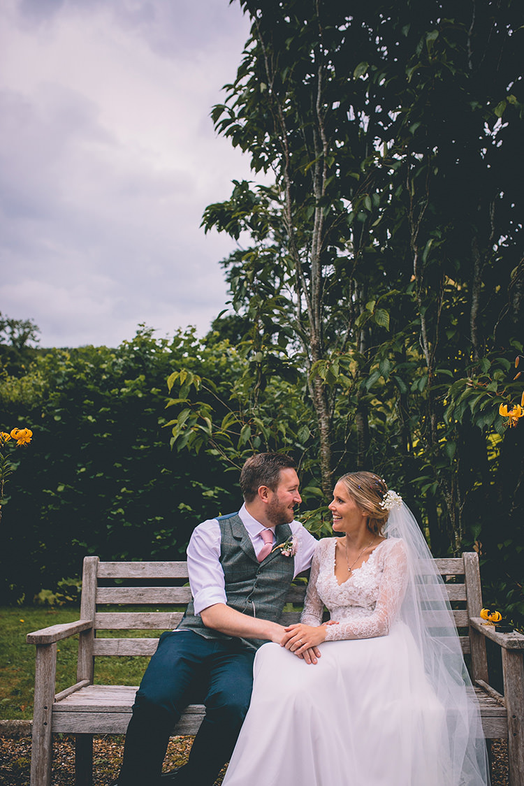 Homespun Fun Country Barn Wedding http://storyandcolour.co.uk/