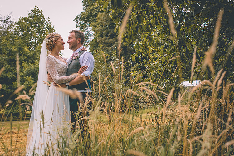 Homespun Fun Country Barn Wedding http://storyandcolour.co.uk/