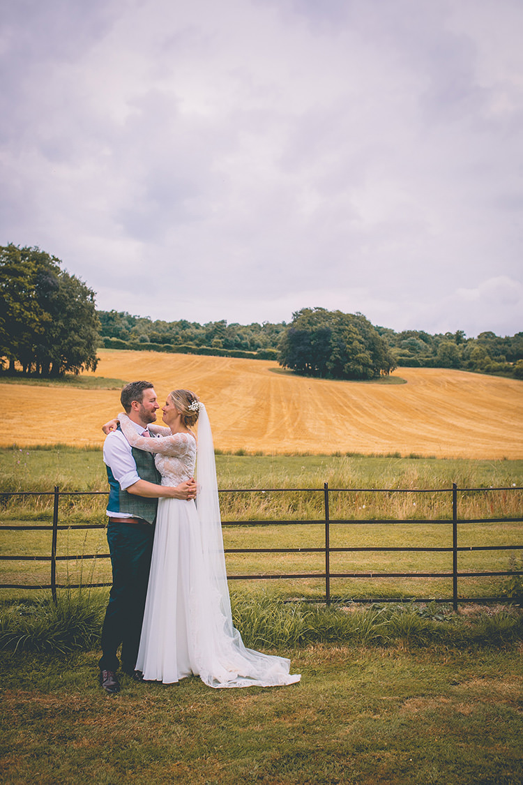 Homespun Fun Country Barn Wedding http://storyandcolour.co.uk/
