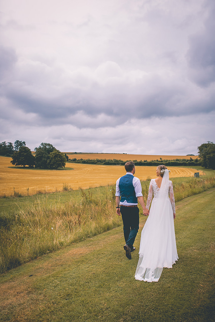 Homespun Fun Country Barn Wedding http://storyandcolour.co.uk/