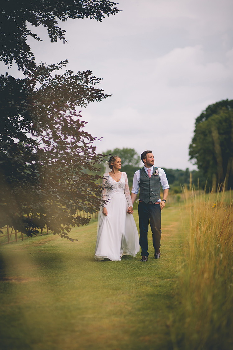 Homespun Fun Country Barn Wedding http://storyandcolour.co.uk/