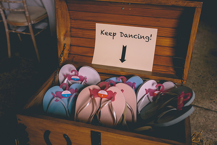 Flip Flop Chest Homespun Fun Country Barn Wedding http://storyandcolour.co.uk/