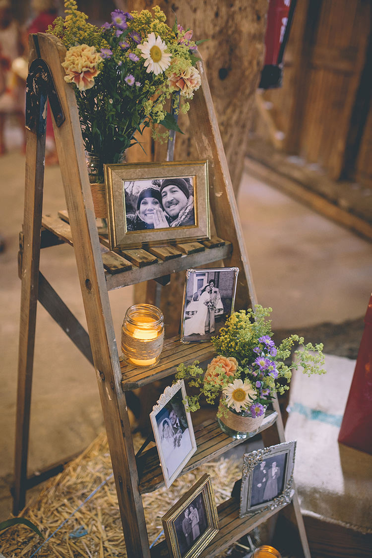 Ladder Decor Photos Flowers Candles Homespun Fun Country Barn Wedding http://storyandcolour.co.uk/