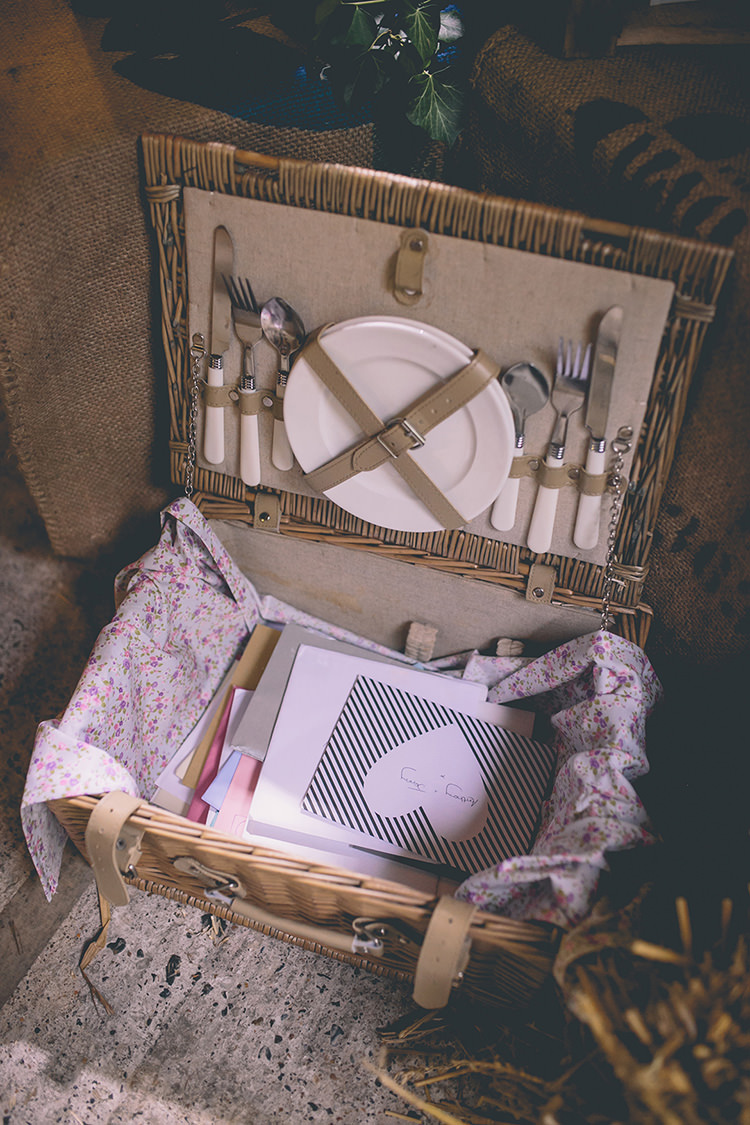 Picnic Hamper Basket Cards Homespun Fun Country Barn Wedding http://storyandcolour.co.uk/