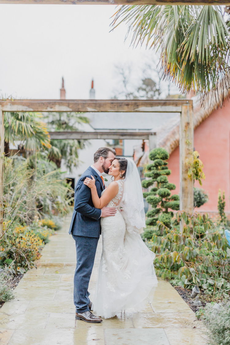 Whimsical Elegant Classic Wedding http://katymelling.com/