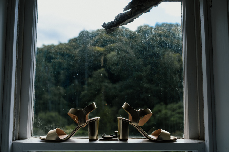 Relaxed Stylish Outdoor Wedding http://www.euanrobertsonweddings.com/