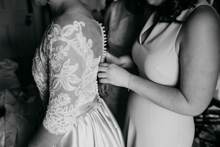 Relaxed Stylish Outdoor Wedding http://www.euanrobertsonweddings.com/