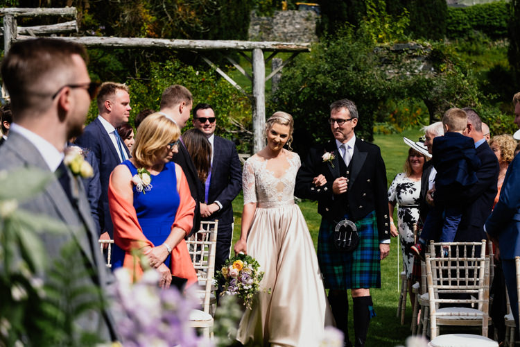 Relaxed Stylish Outdoor Wedding http://www.euanrobertsonweddings.com/