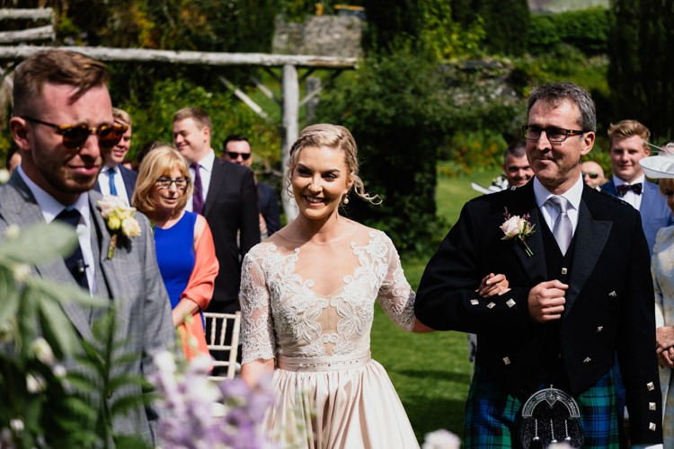 Relaxed Stylish Outdoor Wedding http://www.euanrobertsonweddings.com/