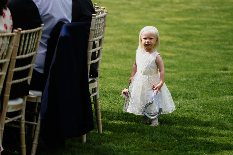Relaxed Stylish Outdoor Wedding http://www.euanrobertsonweddings.com/