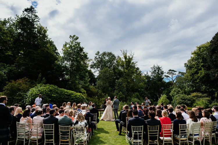 Relaxed Stylish Outdoor Wedding http://www.euanrobertsonweddings.com/